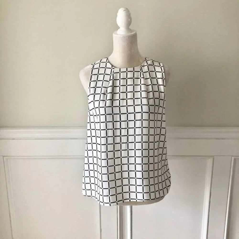 Susina Black & White Graphic Print Sleeveless Top